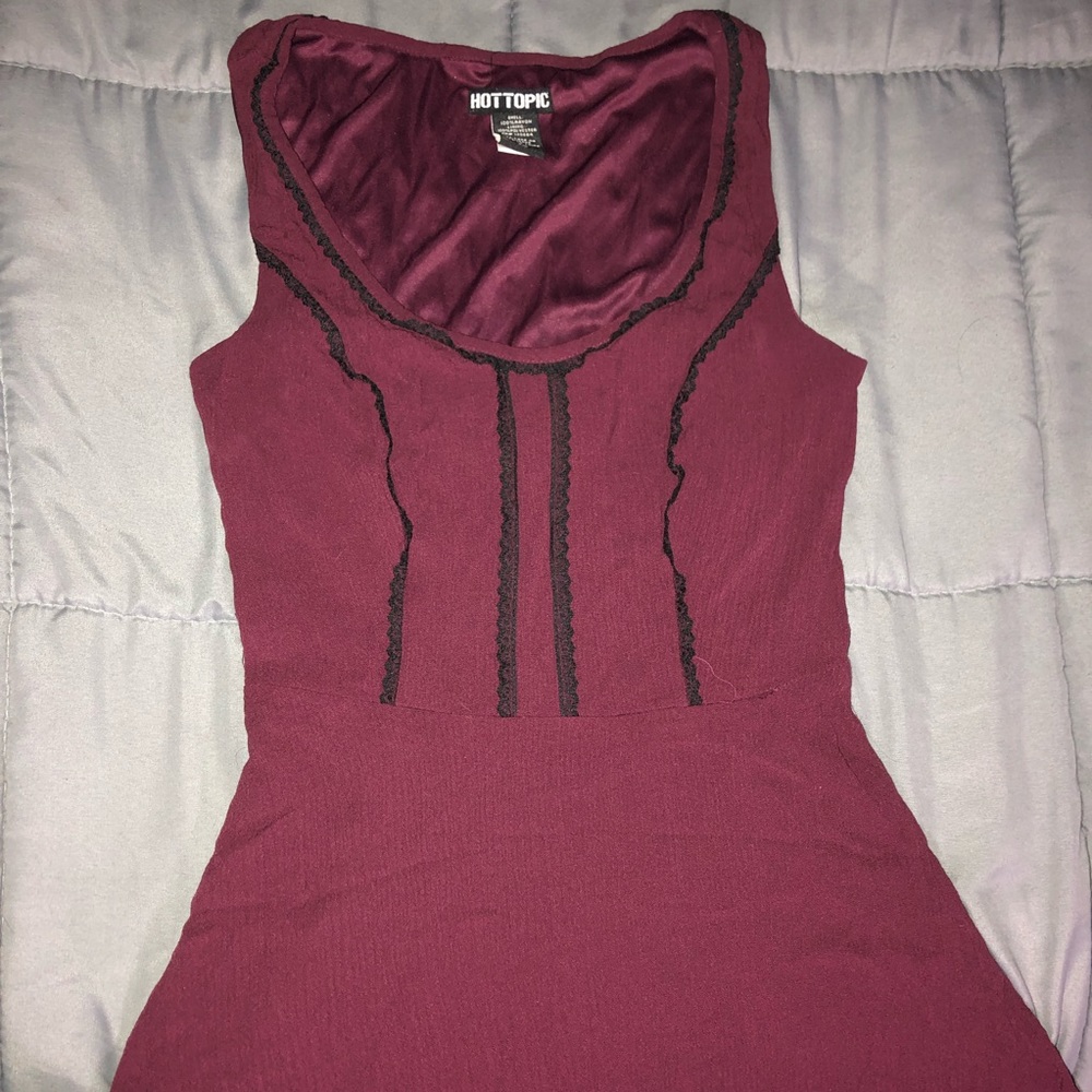 HOT TOPIC HIGH-LOW DRESS